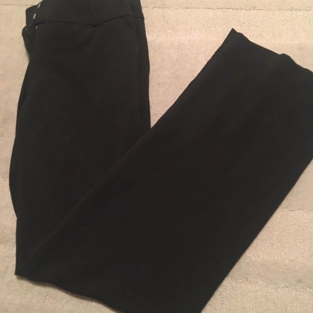 Ladies pants with zipper front snap loops
